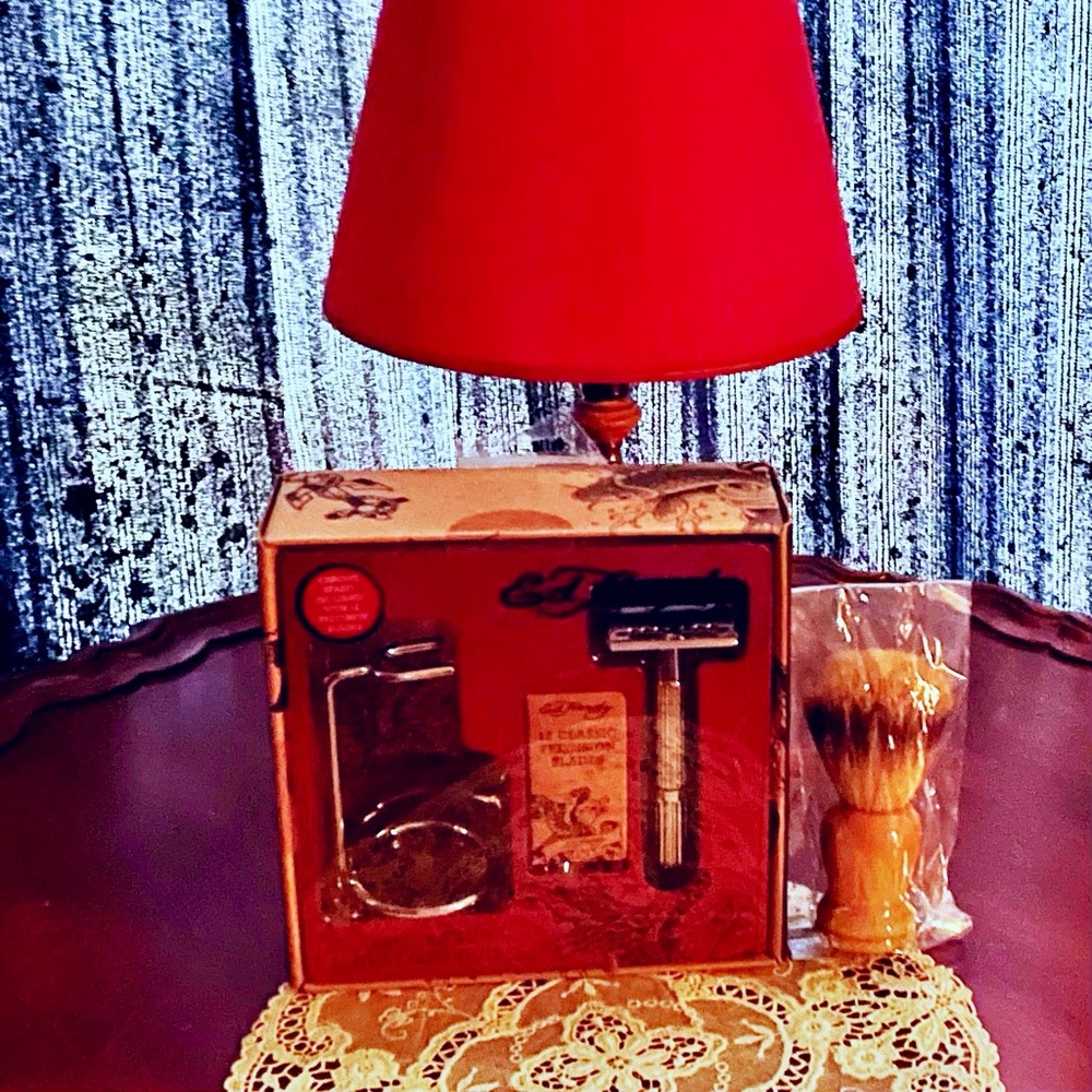 Ed Hardy Retro Safety Razor Stand Plus Wooden Shaving Brush 1940’s 40’s Hygiene